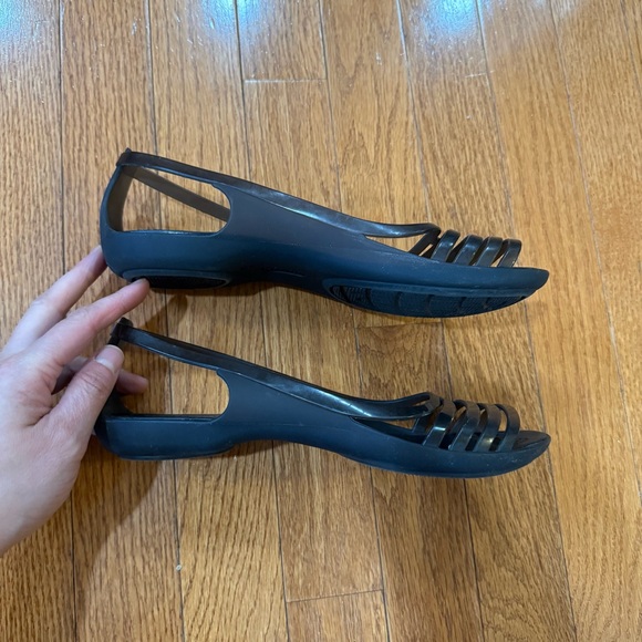 Crocs Isabella Huarache Jelly Sandals Flats Womens 7 Black 202463-001 Peep Toe - Picture 3 of 8